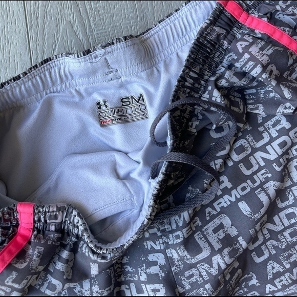 Under Armour Spellout Semi-Fitted Running Shorts S - Picture 3 of 5